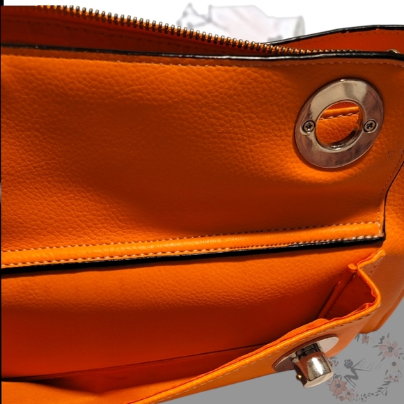 🤩Marc Jacobs Vibrant Orange Leather Shoulder Bag - Picture 9 of 9